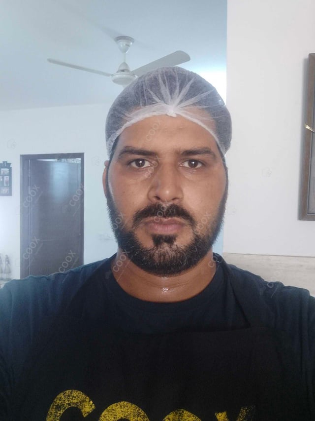 Chef from COOX at bookings. Professional cooks chefs at home