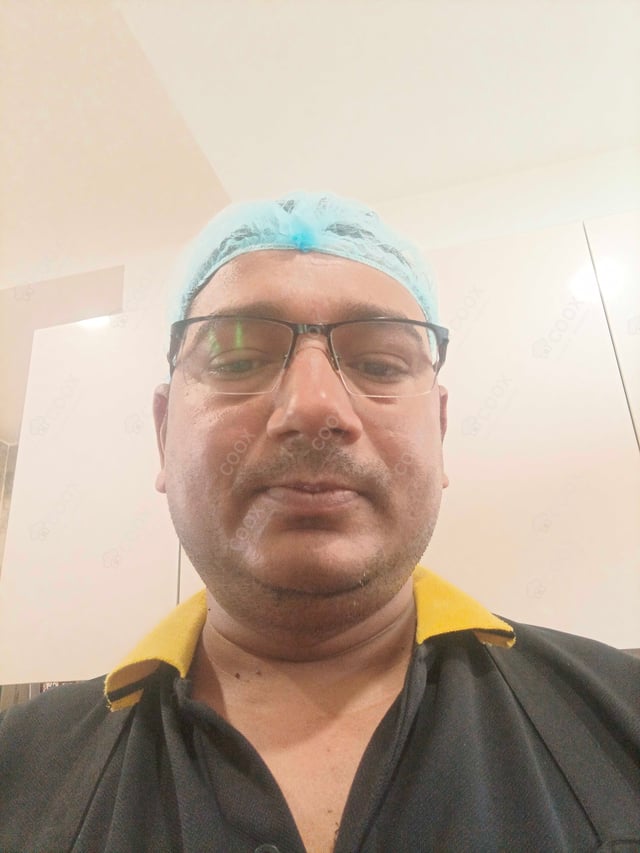 Chef from COOX at bookings. Professional cooks chefs at home