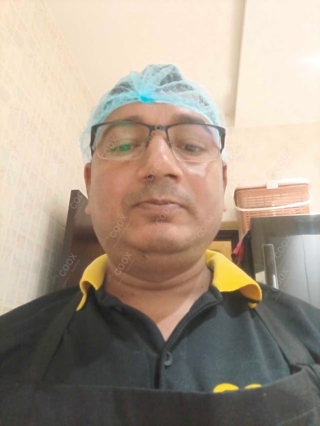 Chef from COOX at bookings. Professional cooks chefs at home