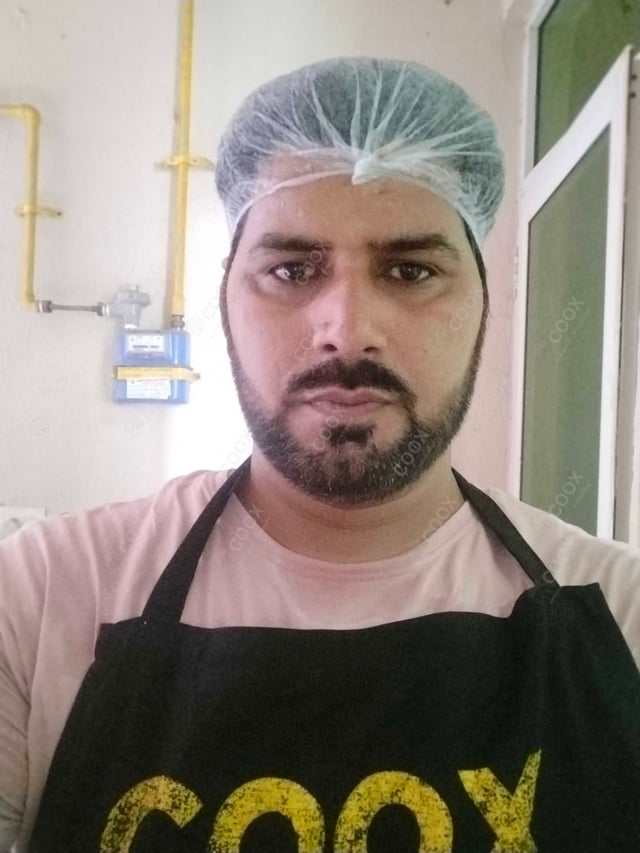 Chef from COOX at bookings. Professional cooks chefs at home