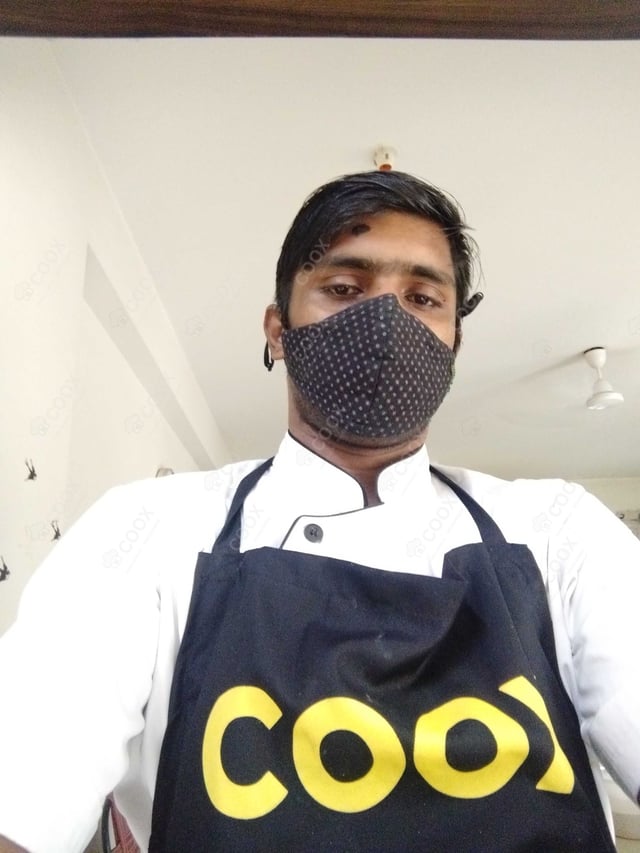 Chef from COOX at bookings. Professional cooks chefs at home