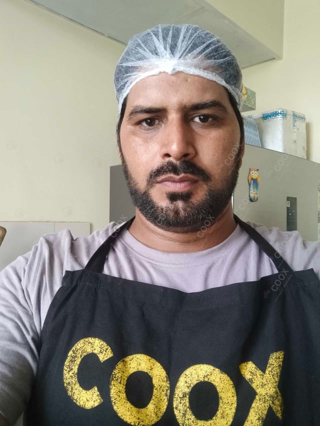 Chef from COOX at bookings. Professional cooks chefs at home