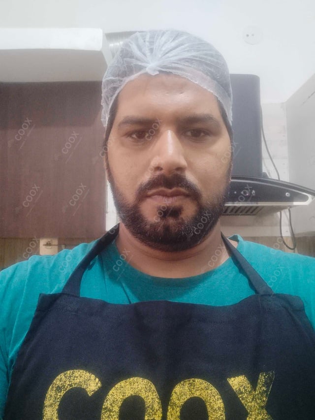 Chef from COOX at bookings. Professional cooks chefs at home