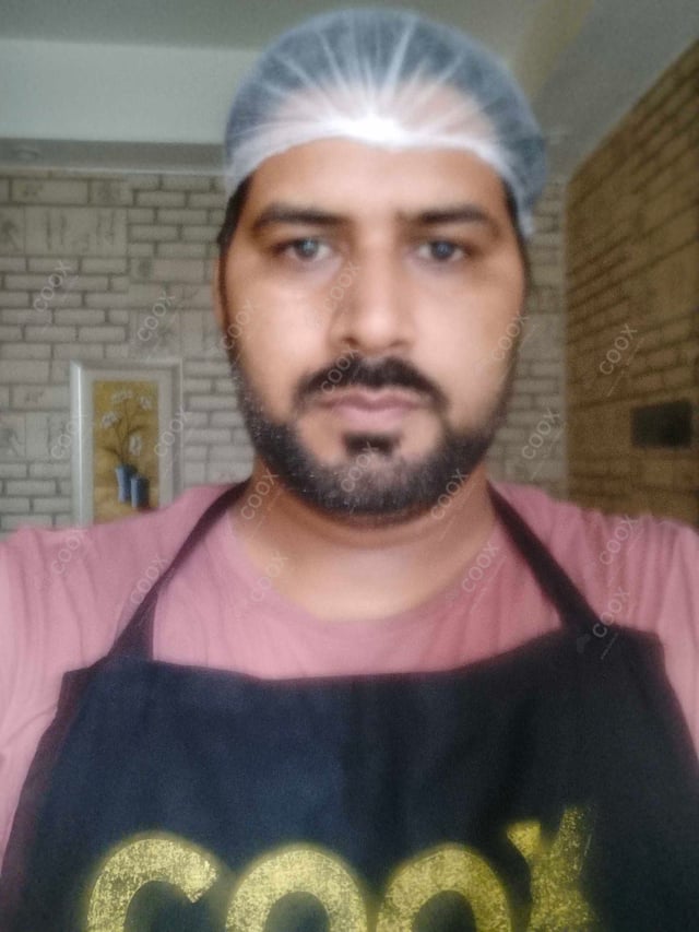 Chef from COOX at bookings. Professional cooks chefs at home