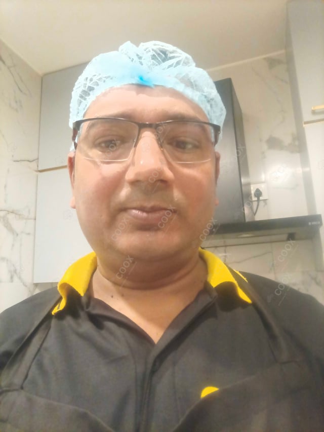 Chef from COOX at bookings. Professional cooks chefs at home