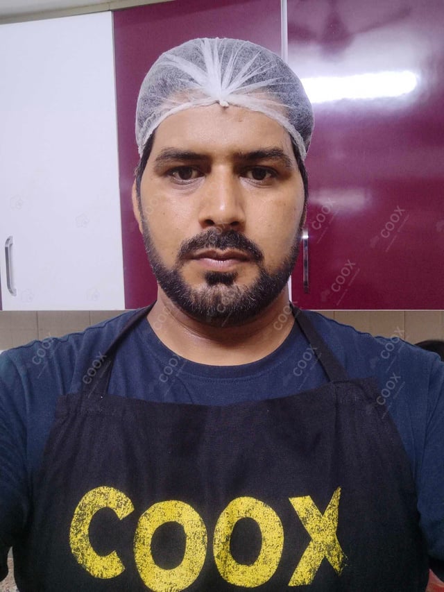Chef from COOX at bookings. Professional cooks chefs at home