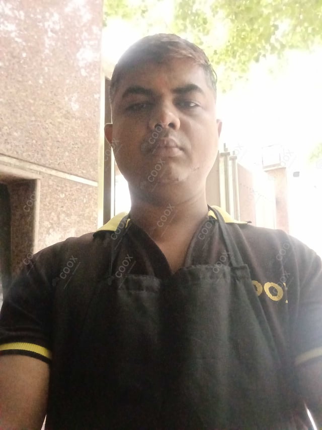 Chef from COOX at bookings. Professional cooks chefs at home