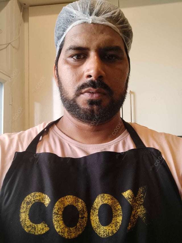 Chef from COOX at bookings. Professional cooks chefs at home