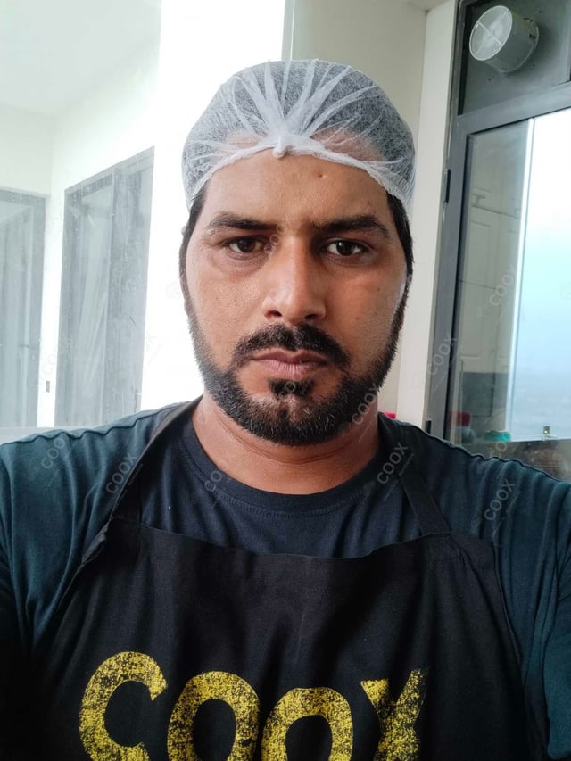 Chef from COOX at bookings. Professional cooks chefs at home