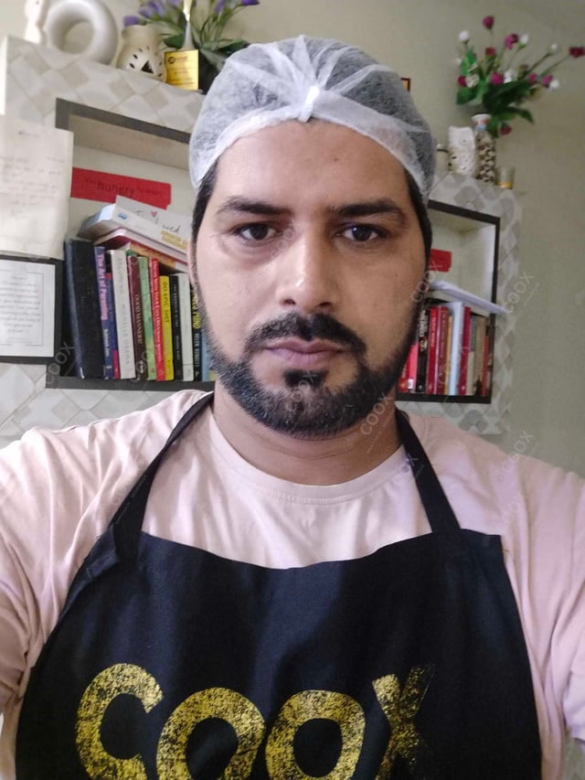 Chef from COOX at bookings. Professional cooks chefs at home