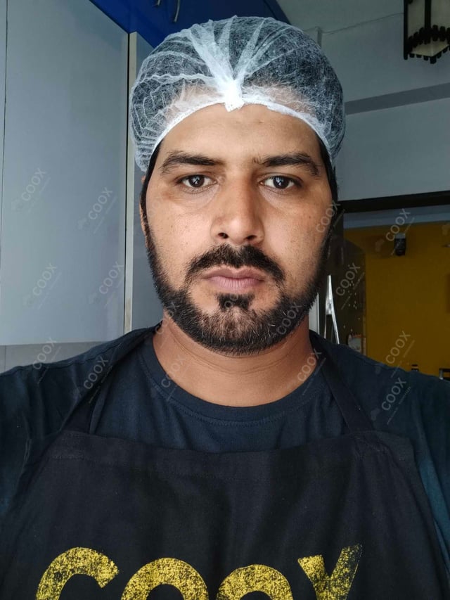 Chef from COOX at bookings. Professional cooks chefs at home