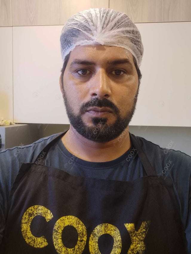 Chef from COOX at bookings. Professional cooks chefs at home