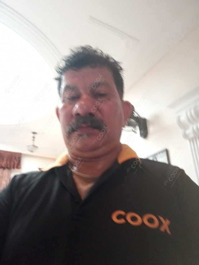 Chef from COOX at bookings. Professional cooks chefs at home