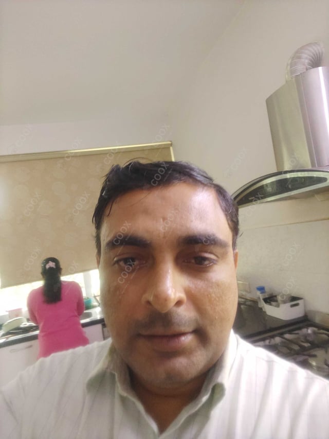 Chef from COOX at bookings. Professional cooks chefs at home