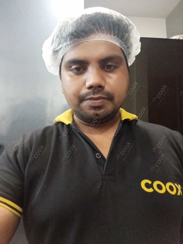 Chef from COOX at bookings. Professional cooks chefs at home