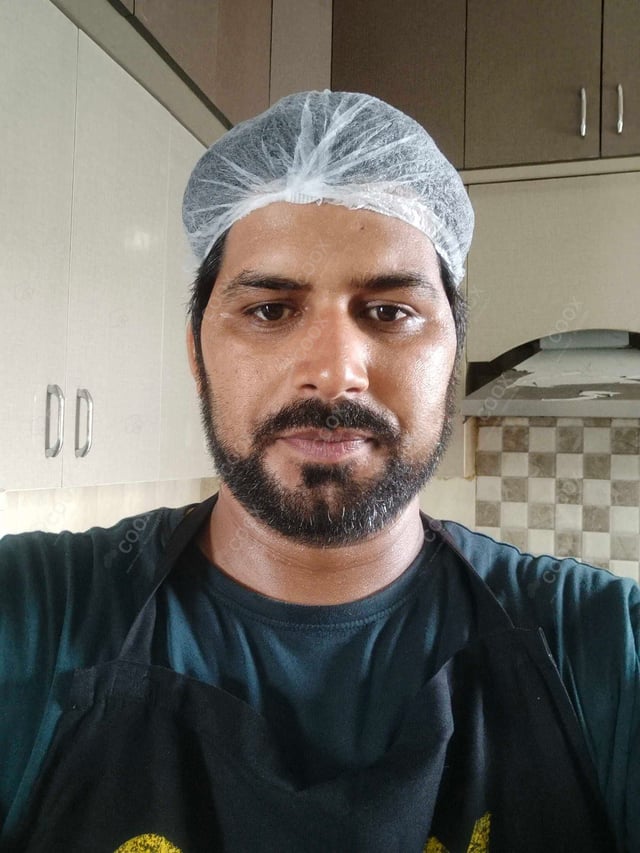 Chef from COOX at bookings. Professional cooks chefs at home