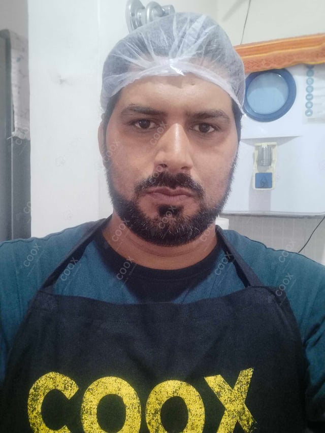 Chef from COOX at bookings. Professional cooks chefs at home