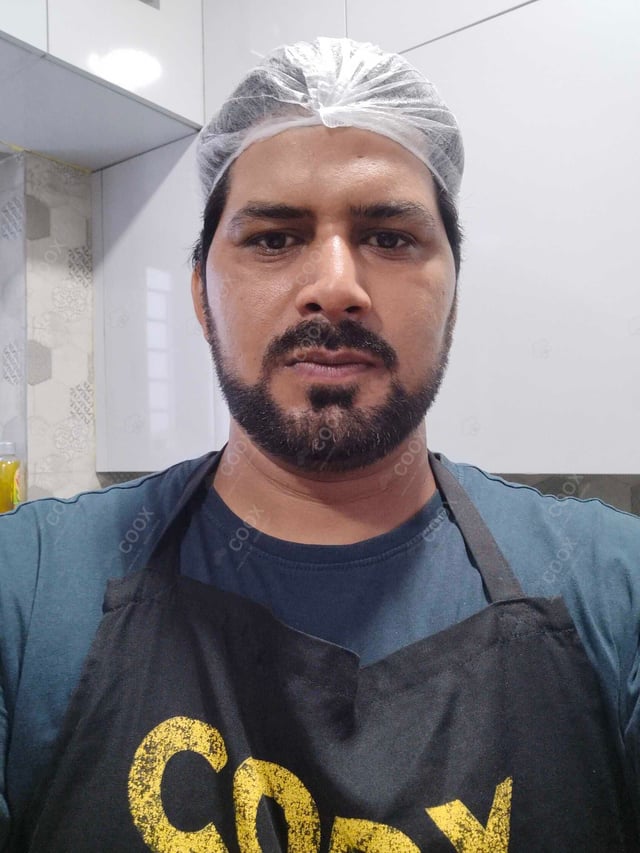 Chef from COOX at bookings. Professional cooks chefs at home