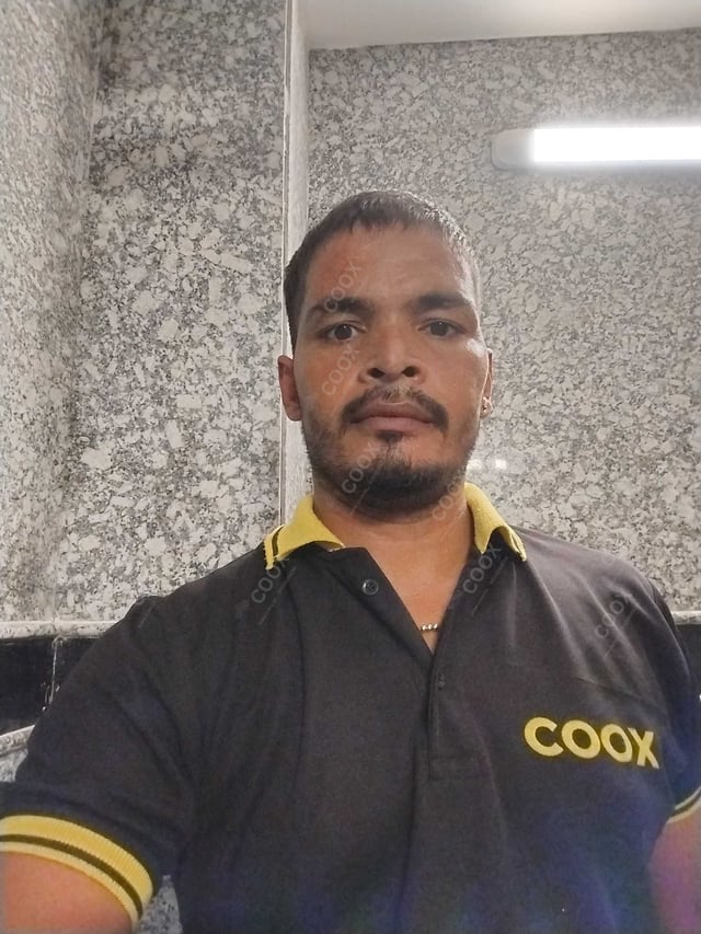 Chef from COOX at bookings. Professional cooks chefs at home