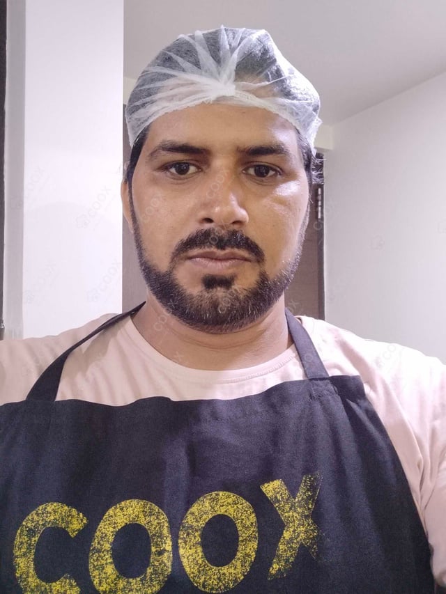 Chef from COOX at bookings. Professional cooks chefs at home