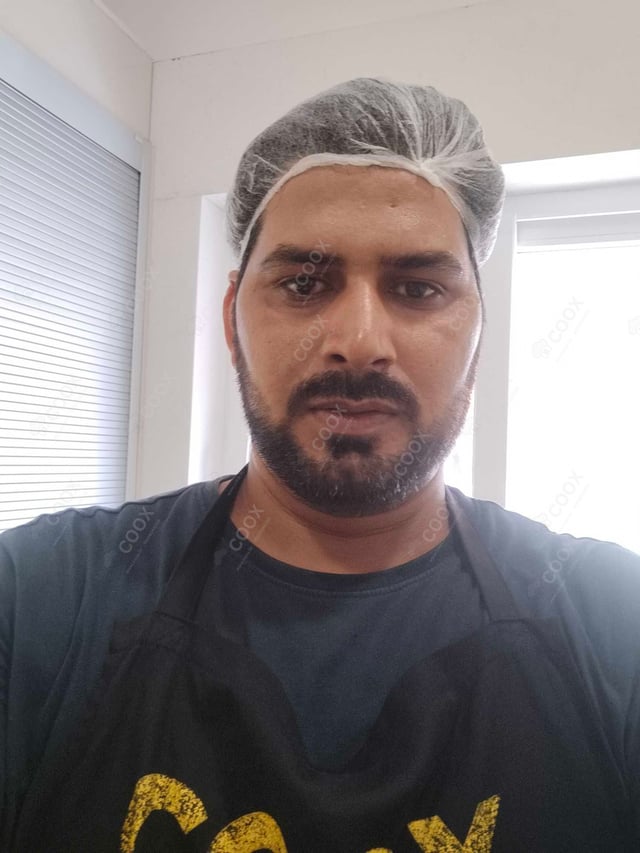 Chef from COOX at bookings. Professional cooks chefs at home