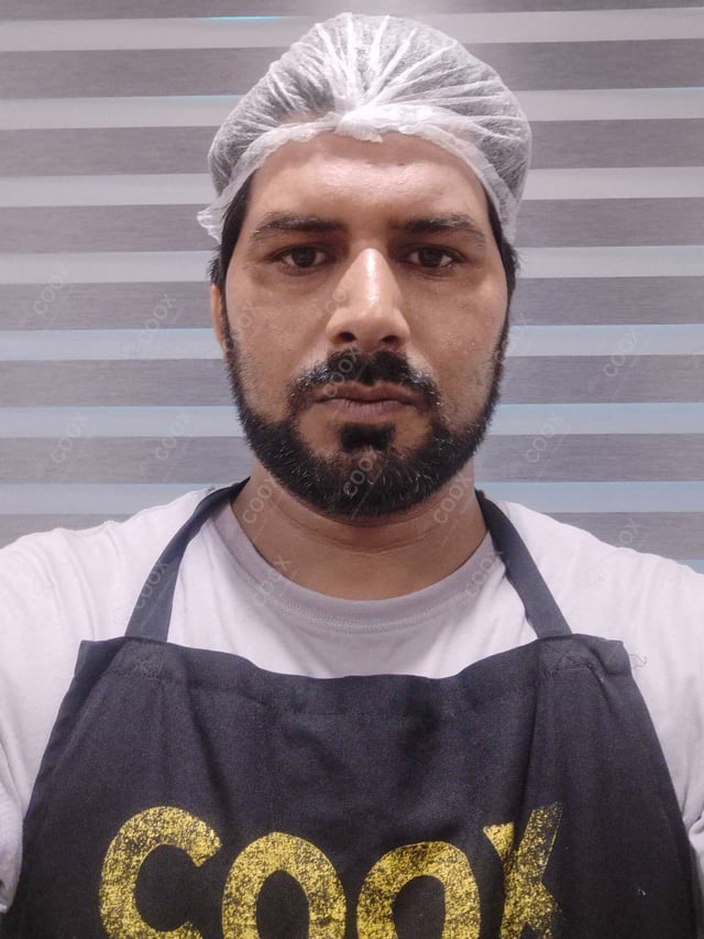 Chef from COOX at bookings. Professional cooks chefs at home