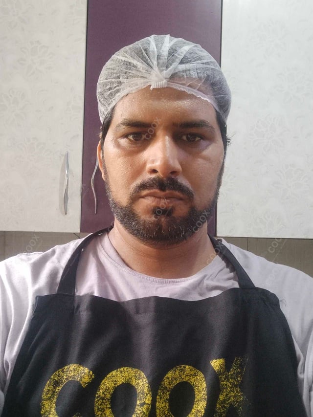 Chef from COOX at bookings. Professional cooks chefs at home