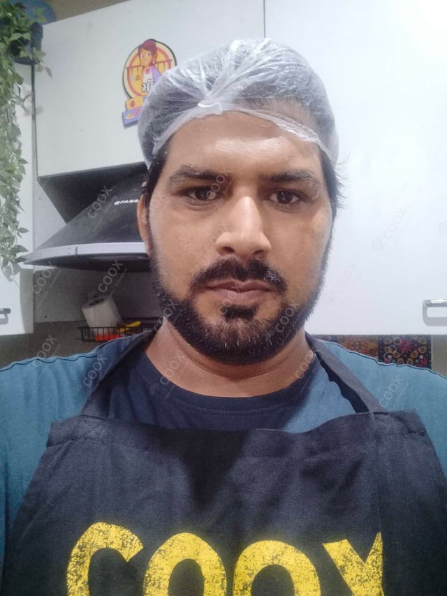 Chef from COOX at bookings. Professional cooks chefs at home