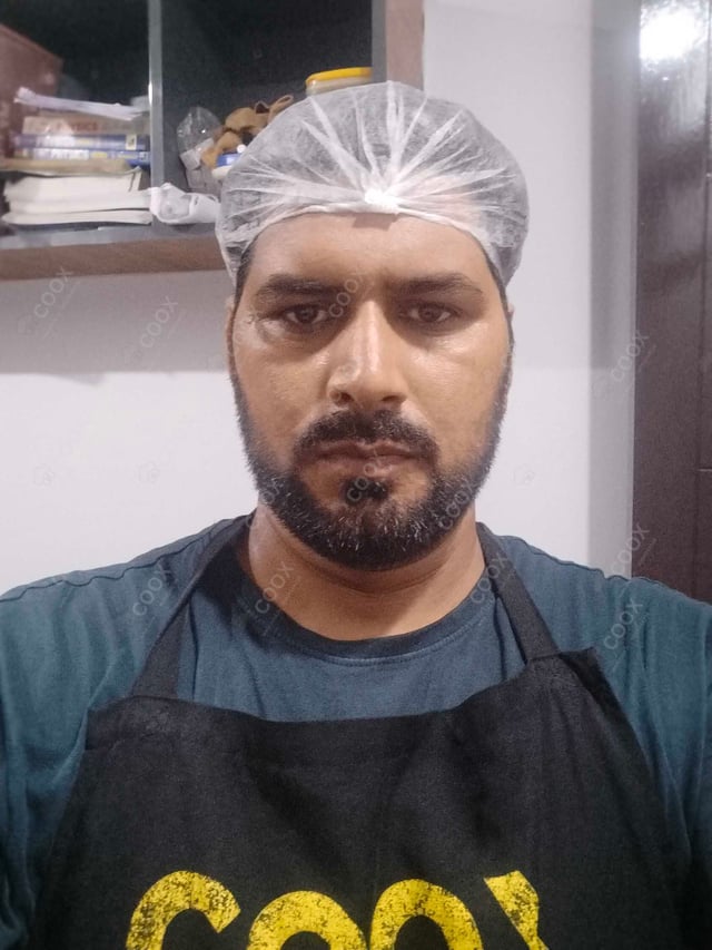 Chef from COOX at bookings. Professional cooks chefs at home