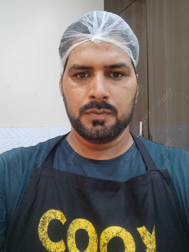 Chef from COOX at bookings. Professional cooks chefs at home