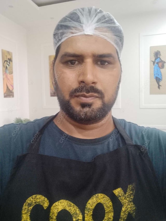 Chef from COOX at bookings. Professional cooks chefs at home