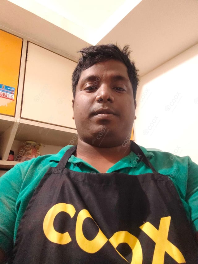 Chef from COOX at bookings. Professional cooks chefs at home