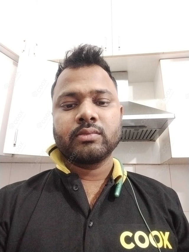 Chef from COOX at bookings. Professional cooks chefs at home