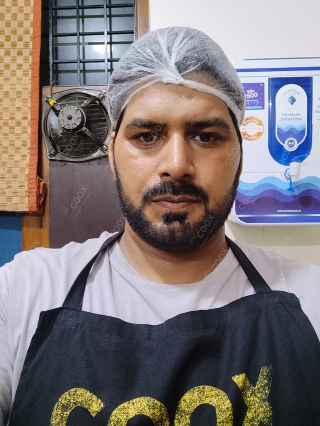 Chef from COOX at bookings. Professional cooks chefs at home