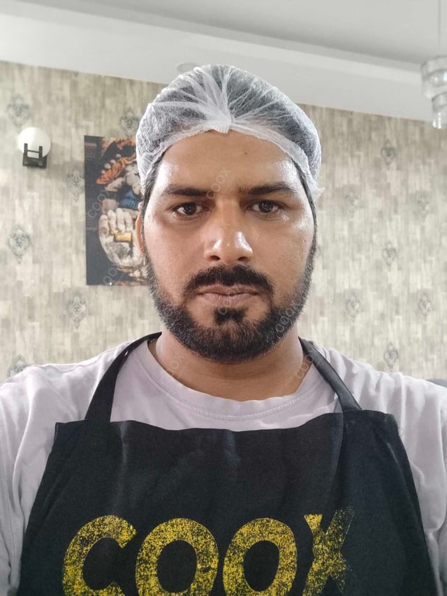 Chef from COOX at bookings. Professional cooks chefs at home