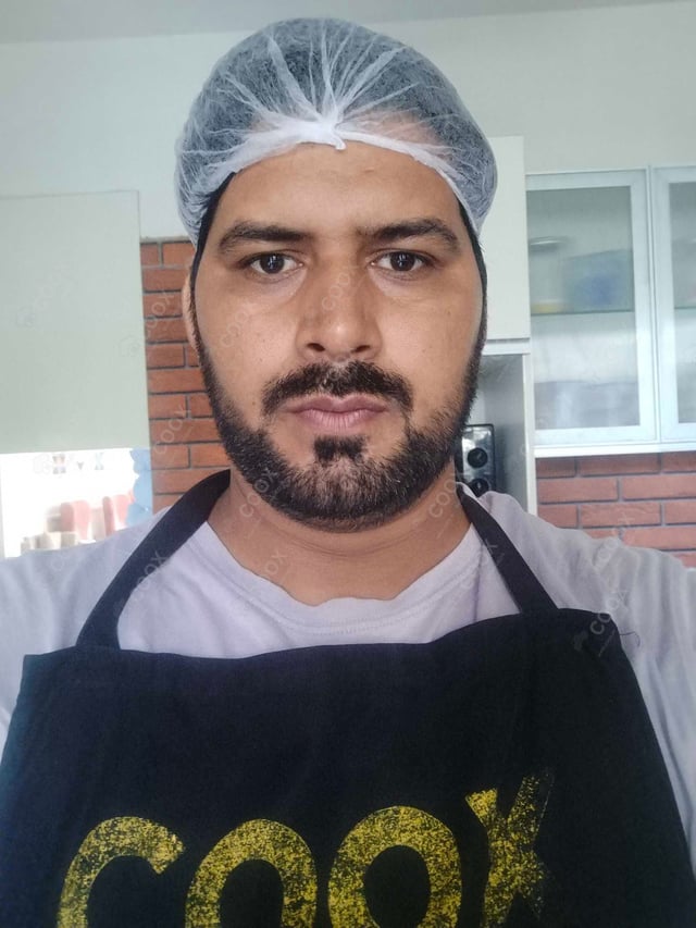 Chef from COOX at bookings. Professional cooks chefs at home