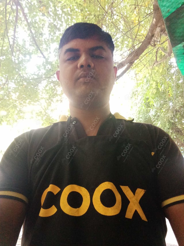 Chef from COOX at bookings. Professional cooks chefs at home