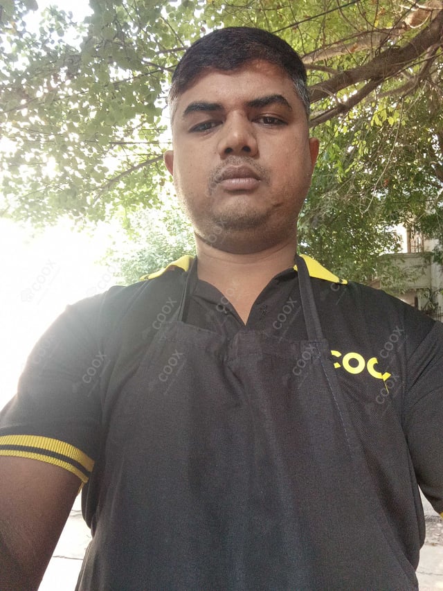 Chef from COOX at bookings. Professional cooks chefs at home