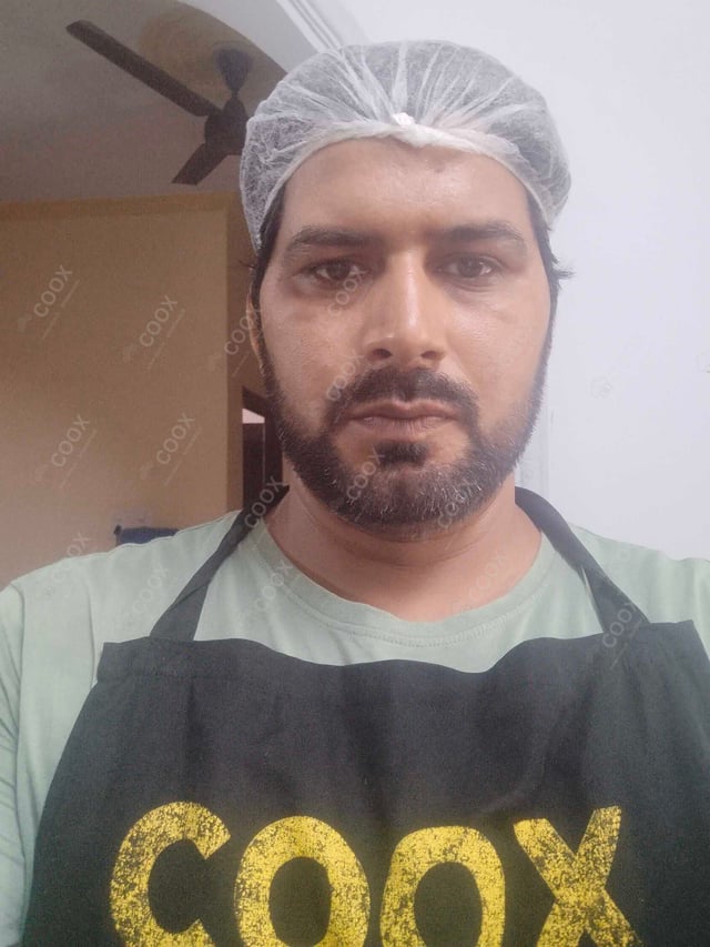 Chef from COOX at bookings. Professional cooks chefs at home