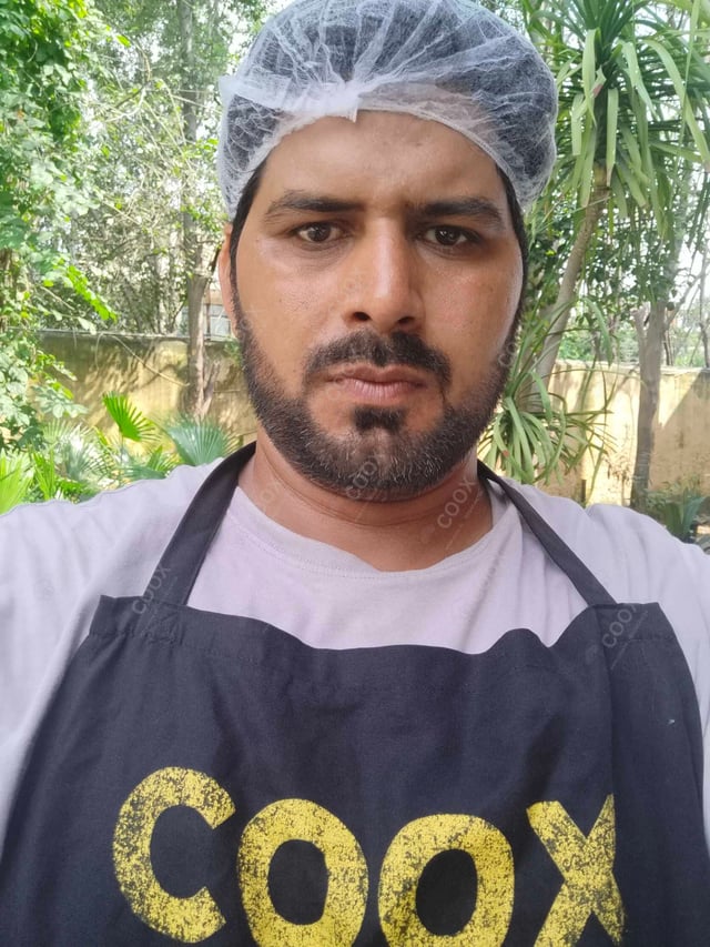 Chef from COOX at bookings. Professional cooks chefs at home