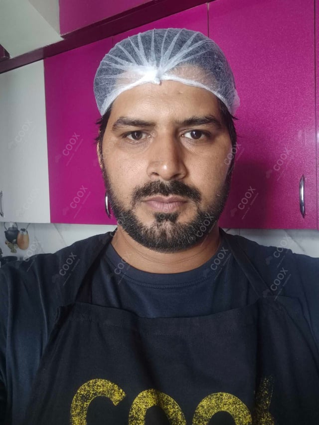 Chef from COOX at bookings. Professional cooks chefs at home