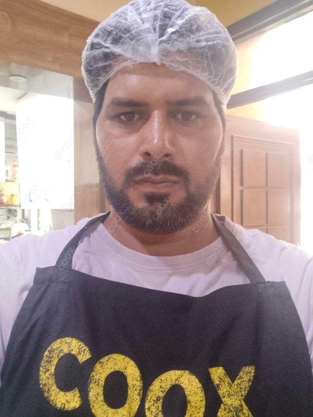 Chef from COOX at bookings. Professional cooks chefs at home