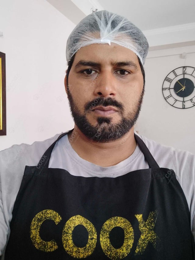 Chef from COOX at bookings. Professional cooks chefs at home