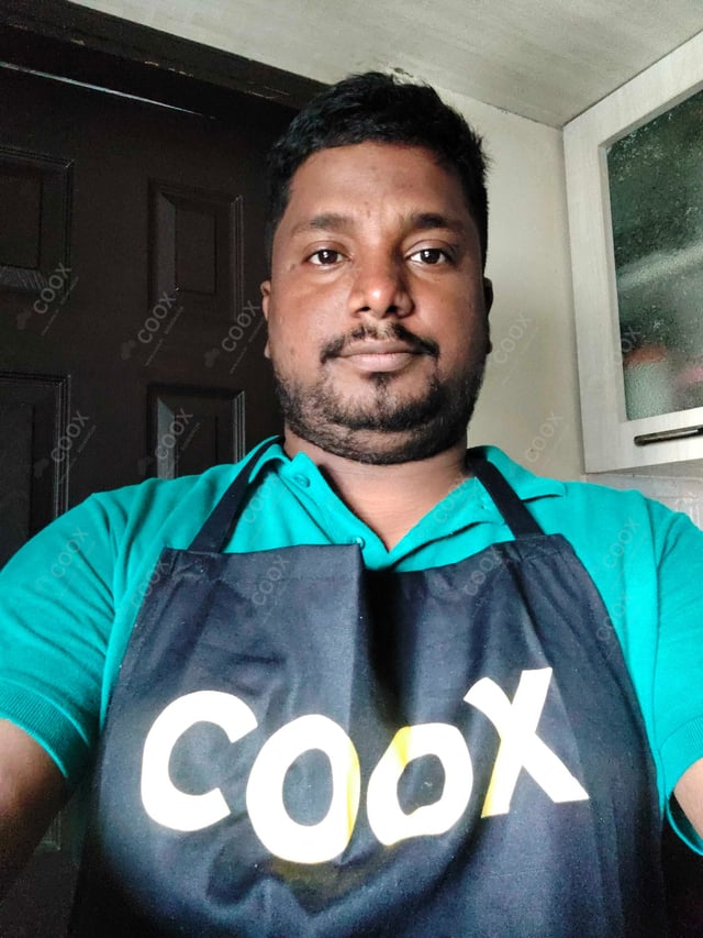 Chef from COOX at bookings. Professional cooks chefs at home
