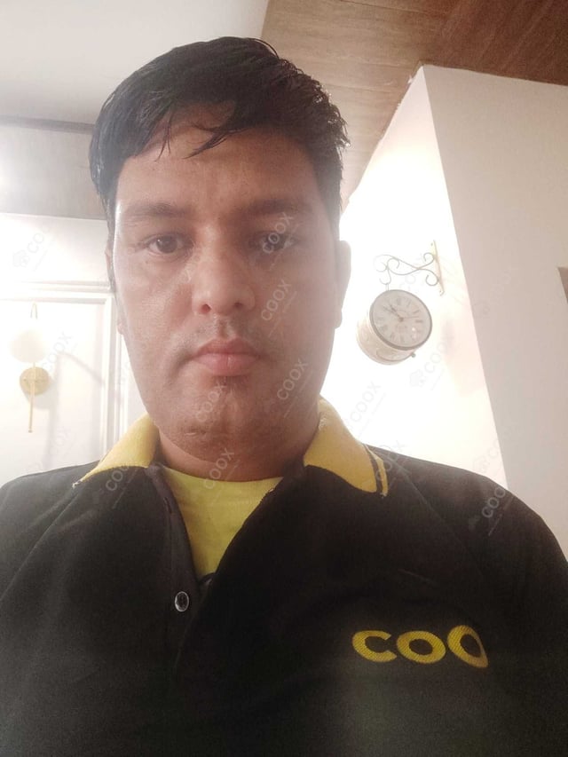 Chef from COOX at bookings. Professional cooks chefs at home