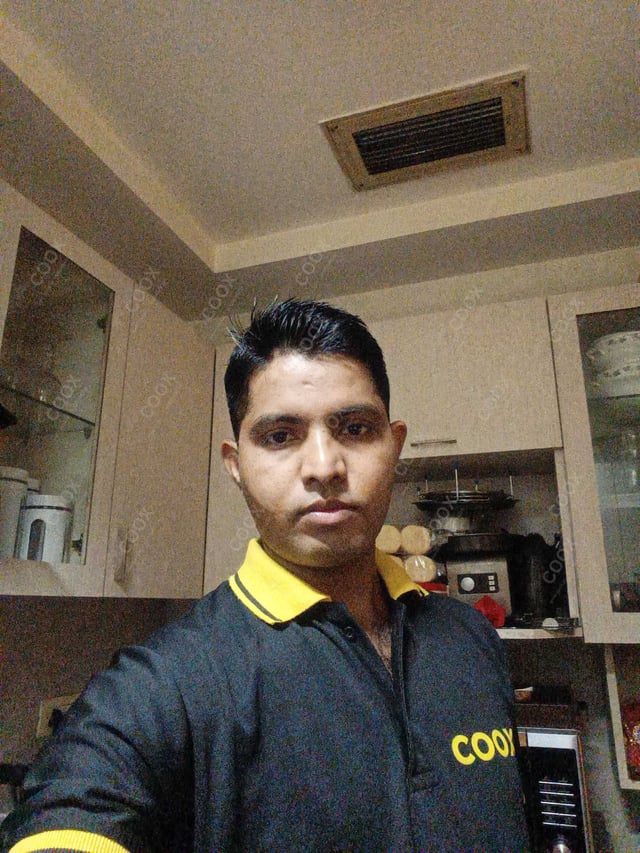 Chef from COOX at bookings. Professional cooks chefs at home