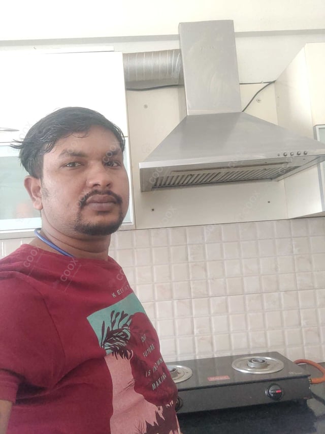 Chef from COOX at bookings. Professional cooks chefs at home