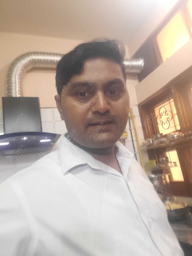 Chef from COOX at bookings. Professional cooks chefs at home