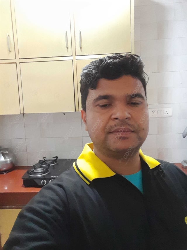 Chef from COOX at bookings. Professional cooks chefs at home