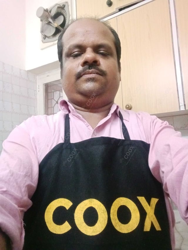 Chef from COOX at bookings. Professional cooks chefs at home